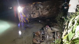 ডাক্তার দেখিয়ে ফিরছিলেন, সড়কে গেল মা-মেয়েসহ ৪ প্রাণ