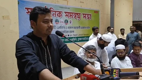 ব্রাহ্মণবাড়িয়ায় দলীয় সাংগঠনিক সমন্বয় সভায় বক্তব্য দেন এনসিপির যুগ্ম আহ্বায়ক সারোয়ার তুষার। ছবি: সংগৃহীত