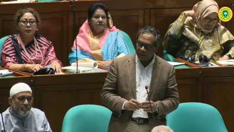 সংসদে প্রশ্নের উত্তর দিচ্ছেন স্বাস্থ্য ও পরিবার কল্যাণ প্রতিমন্ত্রী ড. এম এ মুহিত। ছবি: সংসদ বাংলাদেশ টিভির সৌজন্যে