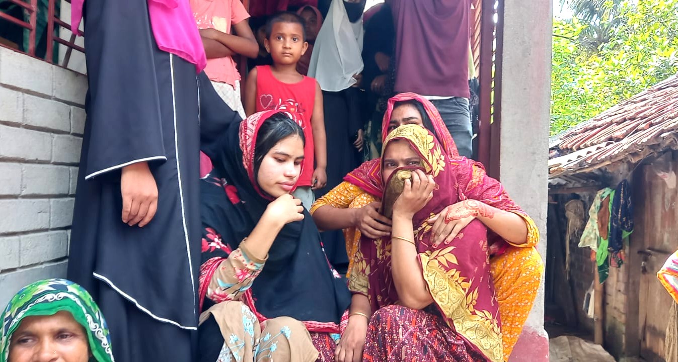 লেবাননে নিহত শফিকুল ইসলামের বাড়িতে স্বজনদের আহাজারি। স্ট্রিম ছবি