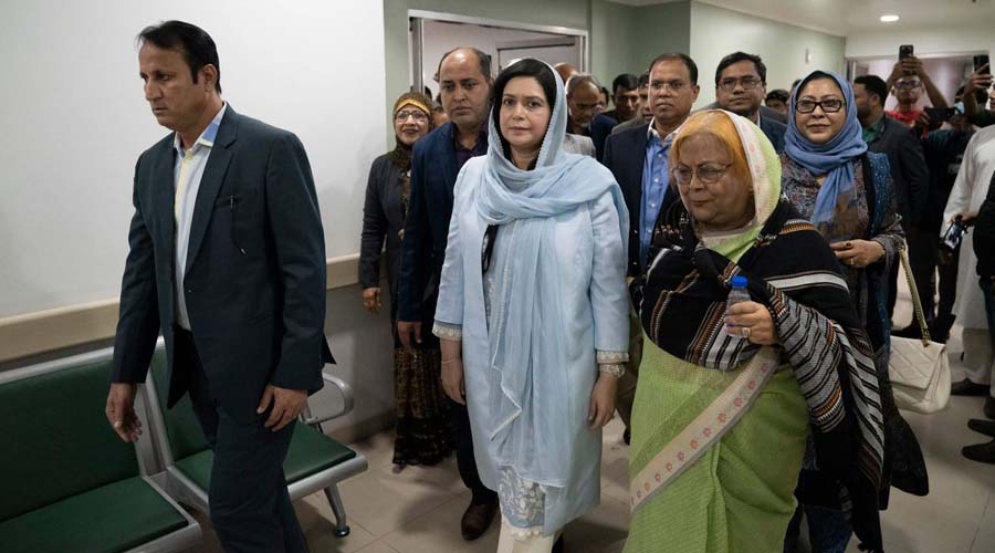 শনিবার ঢাকায় পৌঁছাবে এয়ার অ্যাম্বুলেন্স, রোববার লন্ডনে নেওয়া হতে পারে খালেদা জিয়াকে