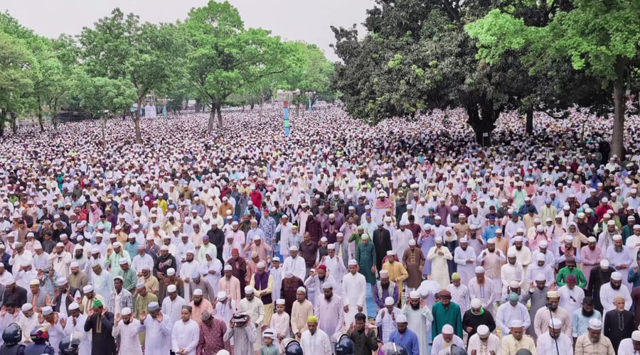 ঈদ জামাতে শোলাকিয়ায় জনসমুদ্র। স্ট্রিম ছবি