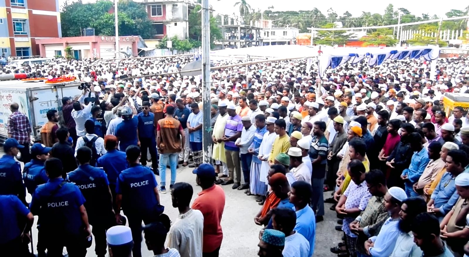 ভোলায় তোফায়েল আহমেদের দ্বিতীয় জানাজায় অংশ নেয় হাজারও মানুষ। স্ট্রিম ছবি