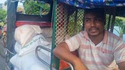 রাজবাড়ীতে সার কালোবাজির সময় আটক, অস্ত্র দেখিয়ে ছাড়িয়ে নেওয়ার অভিযোগ