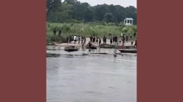 লালমনিরহাট সীমান্তে ফাঁকা গুলি ছুড়ে নৌকা নিয়ে গেল বিএসএফ