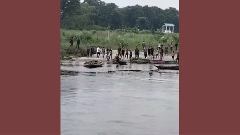 পাটগ্রাম সীমান্তে ধরলা নদী থেকে নৌকা নিয়ে যাওয়ার অভিযোগের ঘটনাস্থল। ছবি: সংগৃহীত