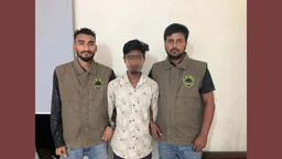 অনলাইনে ব্যক্তিগত তথ্য বিক্রির অভিযোগে গ্রেপ্তার ১