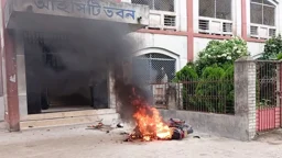 নওগাঁয় পুনরায় কলেজে যোগদান, হামলার শিকার হলেন অধ্যক্ষ  