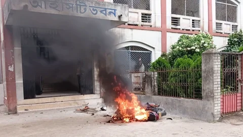নওগাঁয় অধ্যক্ষের উপর হামলার পর তার মোটরসাইকেলে অগ্নিসংযোগ করা হয়। ছবি: সংগৃহীত