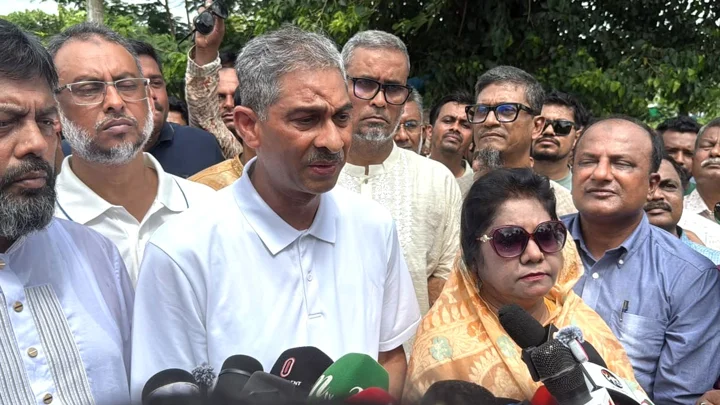 ফেনীর মুহুরী-কহুয়া বন্যা নিয়ন্ত্রণ প্রকল্প পরিদর্শনে গিয়ে কথা বলেন পানিসম্পদ মন্ত্রী মো. শহীদ উদ্দীন চৌধুরী এ্যানি। স্ট্রিম ছবি