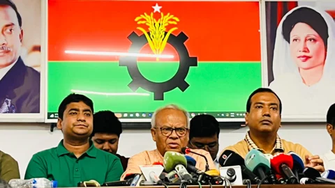 কথা বলছেন প্রধানমন্ত্রী তারেক রহমানের রাজনৈতিক উপদেষ্টা ও বিএনপির ভারপ্রাপ্ত মহাসচিব রুহুল কবির রিজভী। স্ট্রিম ছবি