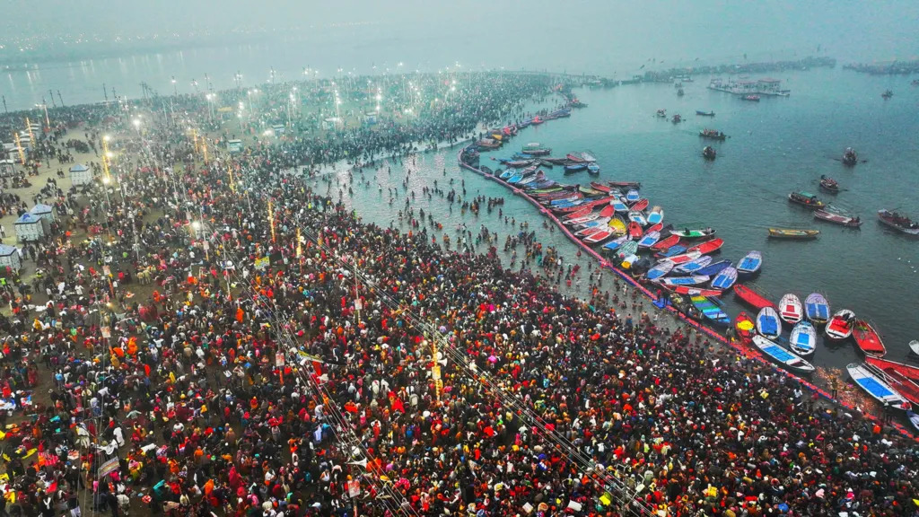 সরকারি হিসাবে, এ বছর কুম্ভমেলায় ৬০ কোটিরও বেশি মানুষের সমাগম হয়েছে। ছবি: বিবিসি
