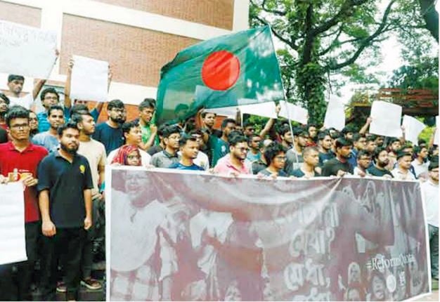 শিবির উপস্থিত থাকায় উপাচার্যের সঙ্গে বৈঠক থেকে ওয়াক আউট বামপন্থীদের একাংশের