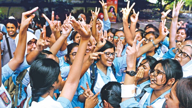 এক বিষয়ে পরীক্ষা দিয়ে ৩ বিষয়ে ফেল
