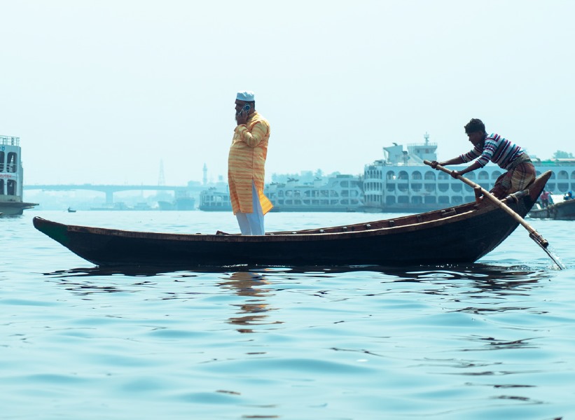সাড়ে ১৭ কোটির দেশে সাড়ে ১৮ কোটি মোবাইল সংযোগ, পিছিয়ে ইন্টারনেট ব্যবহারে