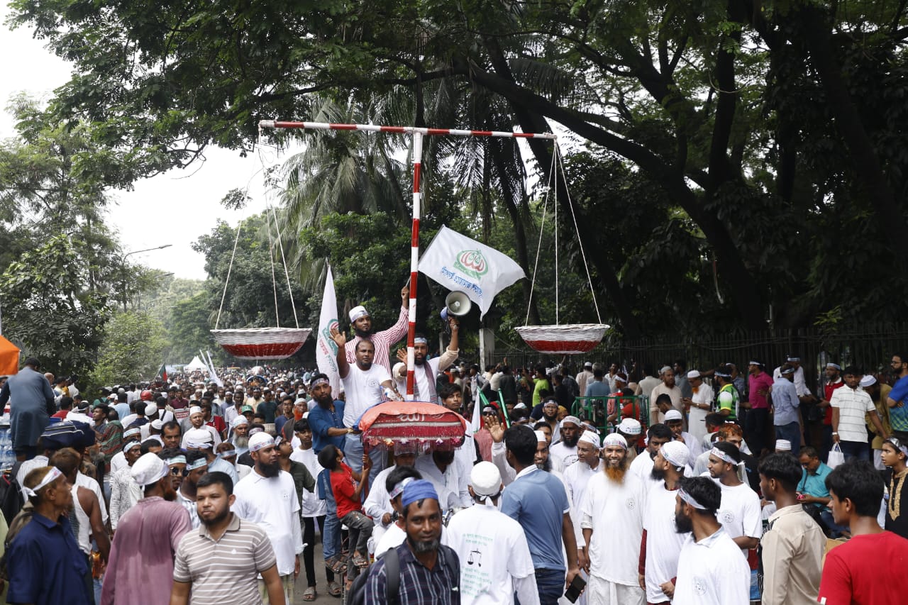 দেখা থেকে লেখা: সমাবেশের সকাল