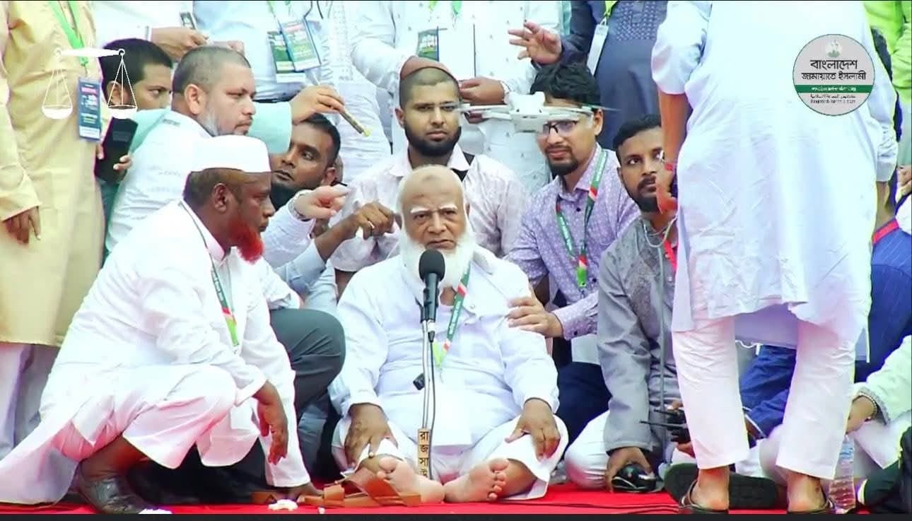 দুইবার লুটিয়ে পড়েও বক্তৃতা চালিয়ে গেলেন জামায়াত আমির