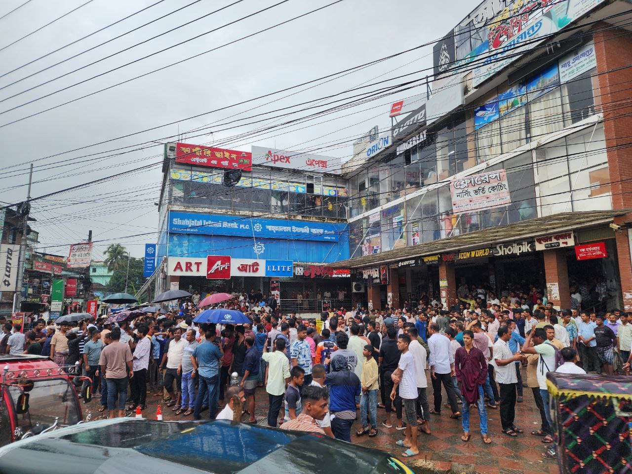 জাতীয় নাগরিক পার্টির (এনসিপি) মুখ্য সমন্বয়ক নাসীরুদ্দীন পাটওয়ারীর বক্তব্যের প্রতিক্রিয়ায় চকরিয়ায় মঞ্চ ভাঙচুর। স্ট্রিম ছবি