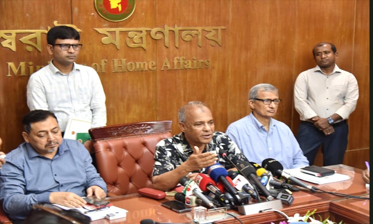 গোপালগঞ্জে গণগ্রেপ্তার করা হচ্ছে না: স্বরাষ্ট্র উপদেষ্টা