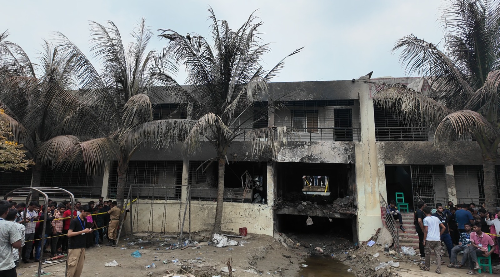 এই ভবনেই আঘাত করে বিমানটি। স্ট্রিম ছবি