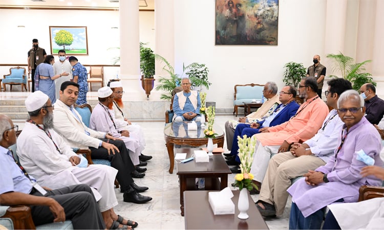 আরও ১২ দলের নেতাদের সঙ্গে বৈঠকে বসেছেন প্রধান উপদেষ্টা