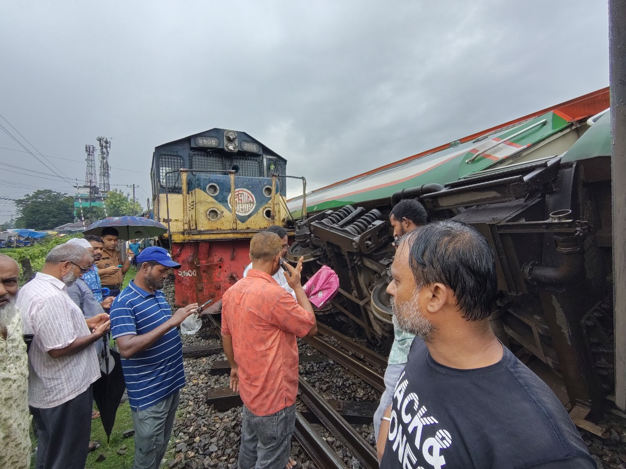 লালমনিরহাট-বুড়িমারী রুটে এক ট্রেনের ধাক্কায় আরেক ট্রেন লাইনচ্যুত। স্ট্রিম ছবি