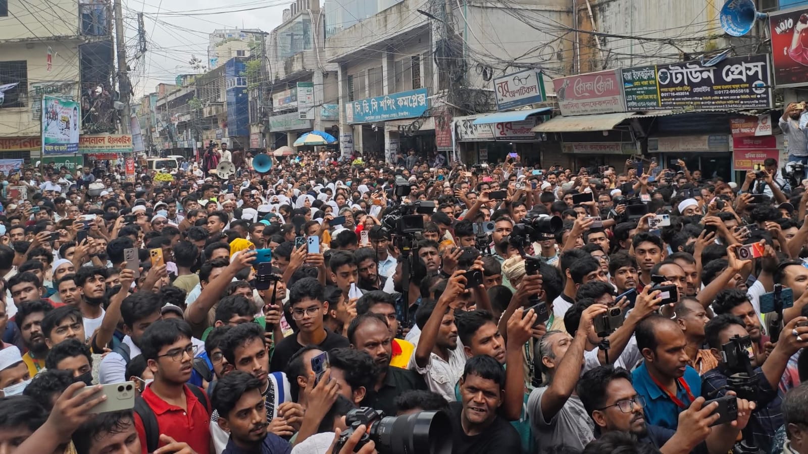 টাঙ্গাইল শহরের নিরালা মোড়ে মঙ্গলবার (২৯ জুলাই) এনসিপির জুলাই সমাবেশ। স্ট্রিম ছবি