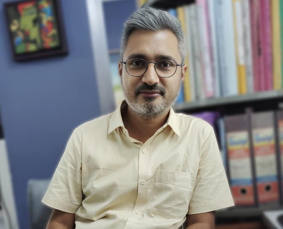 লেখক সাদিক হোসেন। সংগৃহীত ছবি