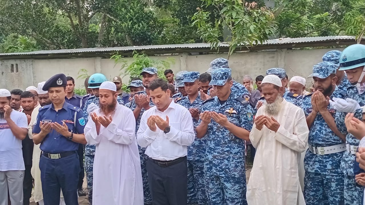 ফরিদপুরে রাইসা মনির কবরে বিমান বাহিনীর শ্রদ্ধা। স্ট্রিম ছবি