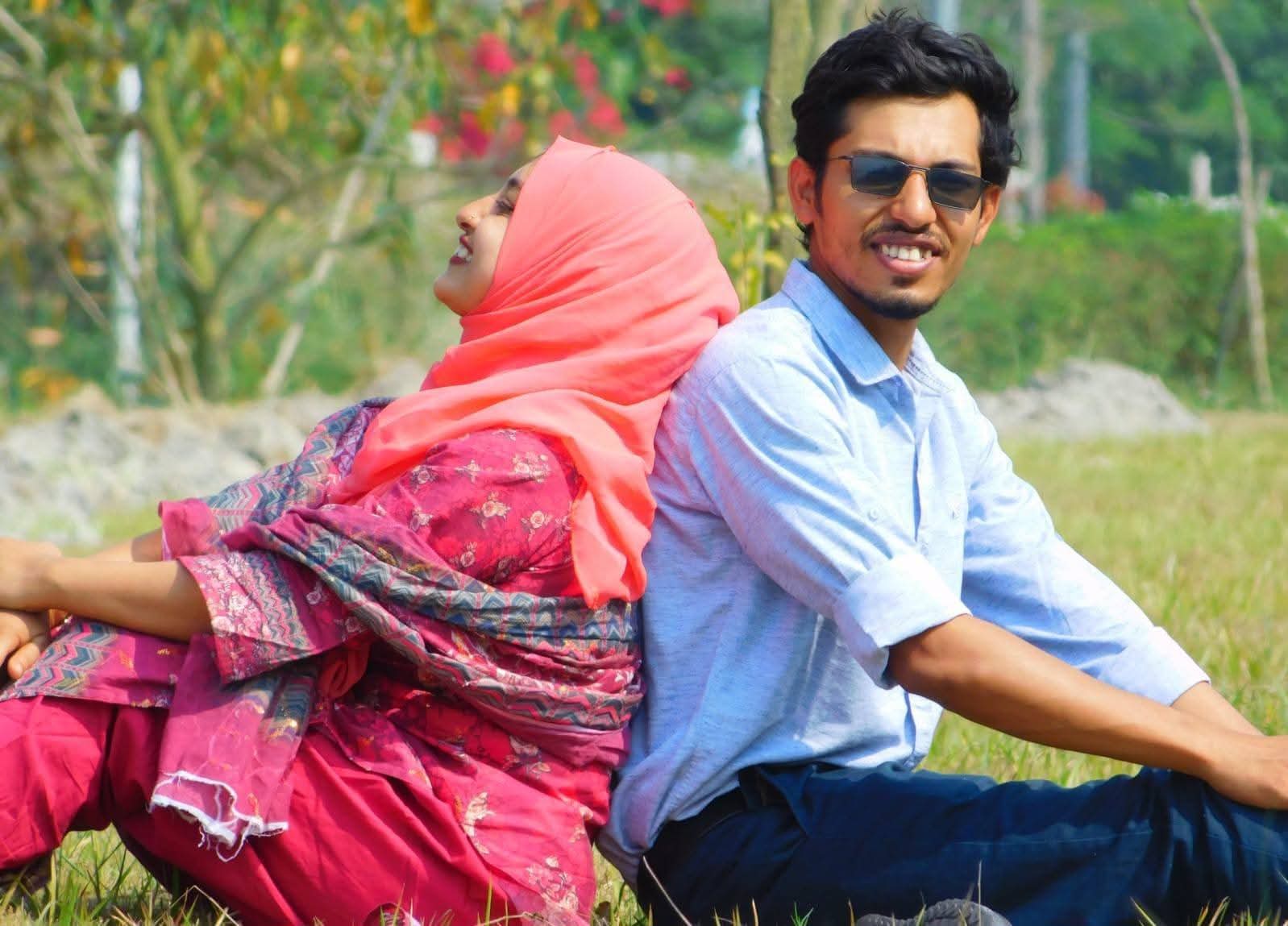 সহধর্মিণীর সঙ্গে জুলাইযোদ্ধা কাজল মিয়া। ছবি: ফেসবুক থেকে নেওয়া