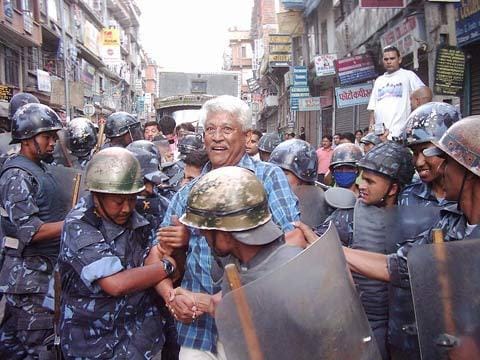 ২০০৬ সালে রাজা জ্ঞানেন্দ্রের পতন হয় নেপালে। ছবি: উইকিপিডিয়া