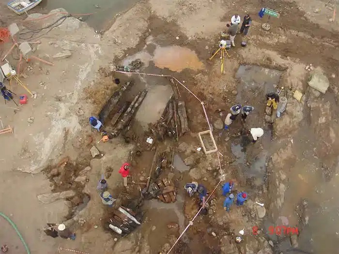 নামিবিয়ার উপকূলে একটি হীরা খননকারী কোম্পানির কর্মীরা খনন করতে গিয়ে হঠাৎ করেই কিছু তামার ইনগট (পিণ্ড) খুঁজে পান। সংগৃহীত ছবি