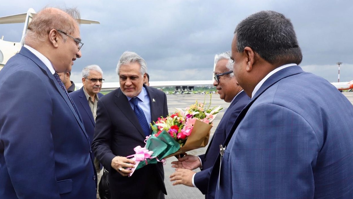 পাকিস্তানের উপ-প্রধানমন্ত্রী এবং পররাষ্ট্রমন্ত্রী ইসহাক দার গতকাল শনিবার দুদিনের সফরে ঢাকায় এসেছেন। ছবি: সংগৃহীত
