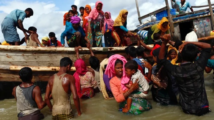 রোহিঙ্গাদের ধীরে ধীরে নিজের দেশ থেকে নাগরিকহীন একটি পরিচয় দিয়ে বিতাড়িত করা হয়। সংগৃহীত ছবি