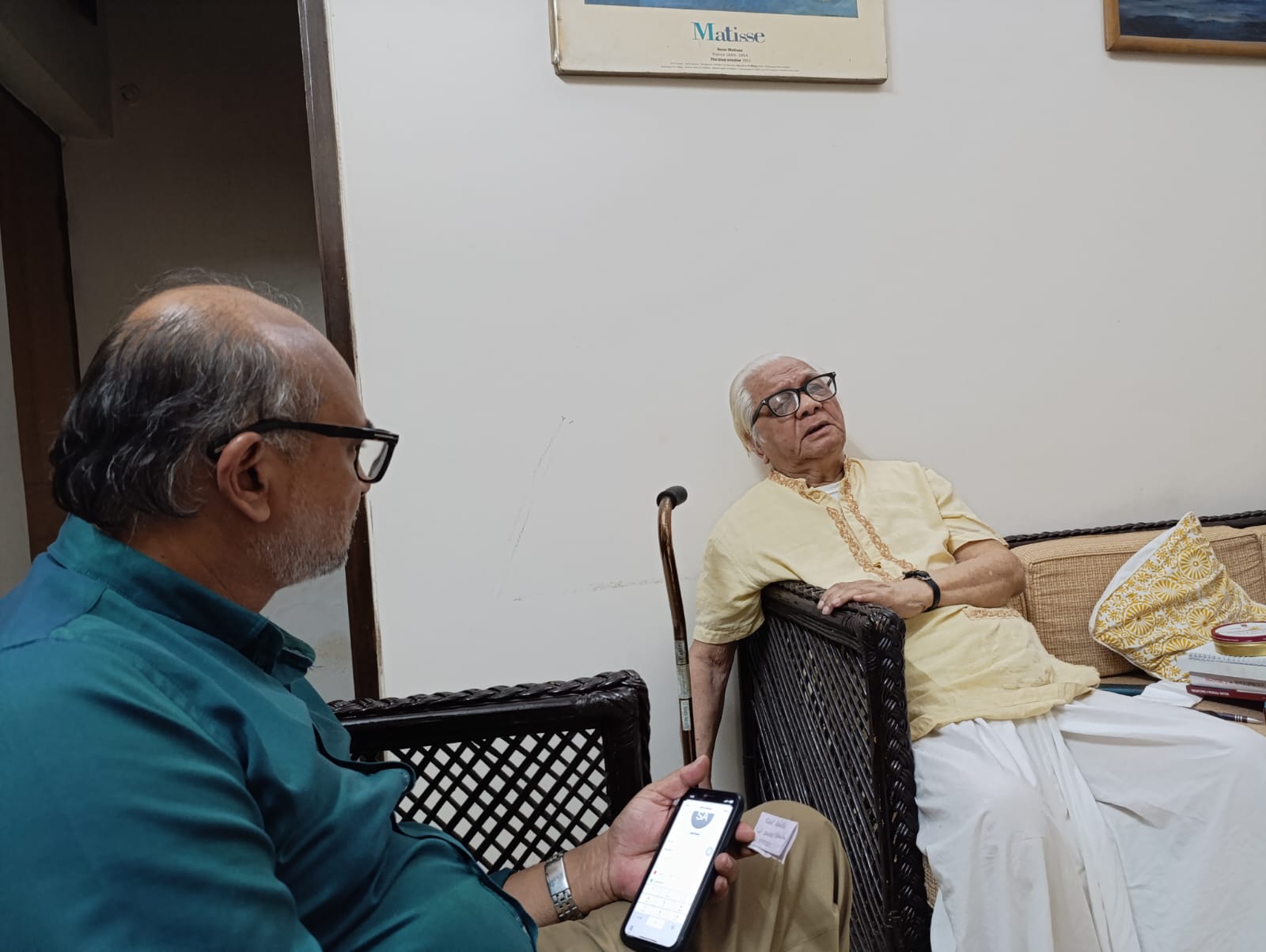 বদরুদ্দীন উমরের সঙ্গে লেখক। ছবি: সংগৃহীত