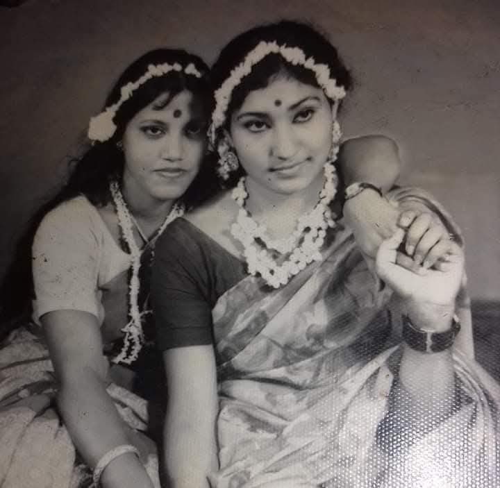 ১৯৭৪-৭৫ সালের দিকে কুষ্টিয়া রূপান্তর ফটো ষ্টুডিওতে ছবি তুলেছিলেন দুই বান্ধবী, ফরিদা পারভীন ও আলম আরা জুঁই। ছবি: আলম আরা জুঁই