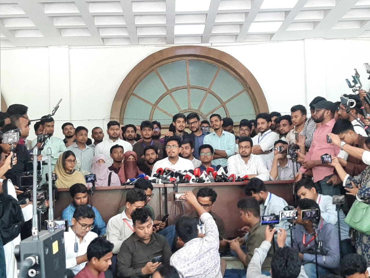 নবনির্বাচিত ডাকসু প্যানেলের প্রেস ব্রিফিং। সংগৃহীত ছবি