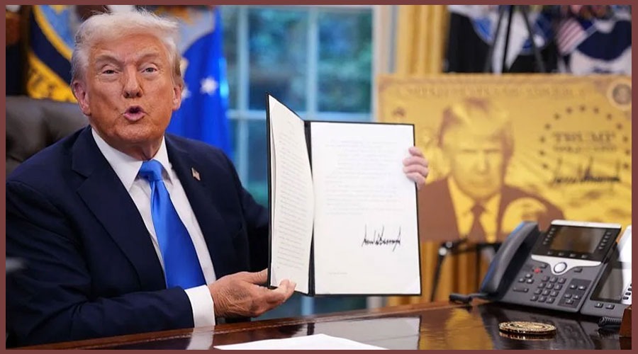 দক্ষ বিদেশি কর্মীদের জন্য বছরে ১ কোটি ২১ লাখ টাকা ফি বসালেন ট্রাম্প, উদ্বিগ্ন ভারত