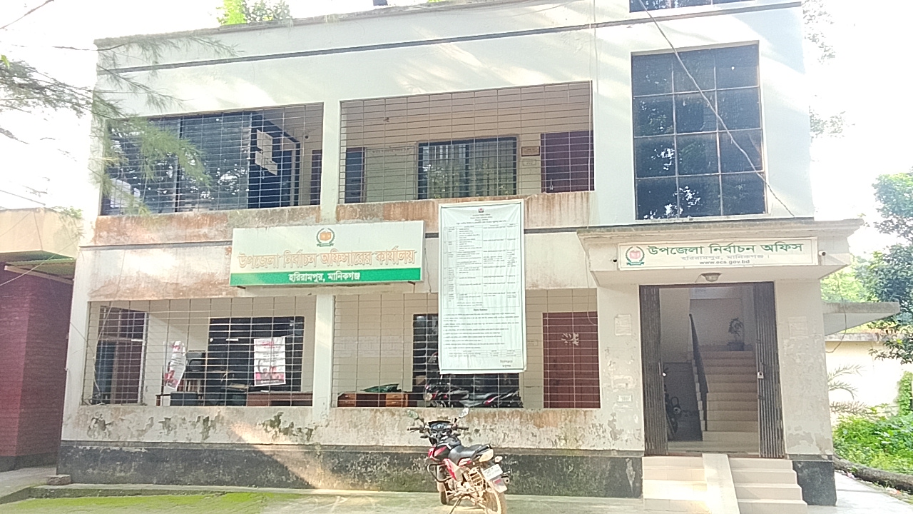 হরিরামপুরে নির্বাচন কর্মকর্তার কার্যালয়। স্ট্রিম ছবি