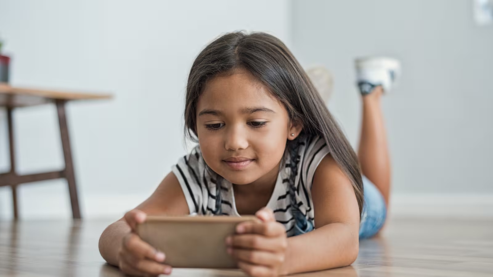 বয়স অনুযায়ী শিশুর স্ক্রিনটাইম কত হওয়া উচিত