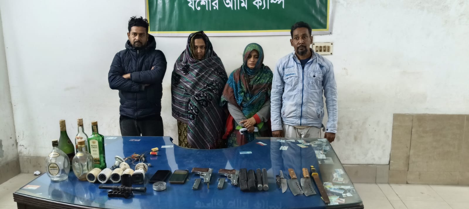 যশোরে যুবলীগ ‘ক্যাডারের’ বাড়ি থেকে অস্ত্র-গুলি জব্দ, আটক ৪