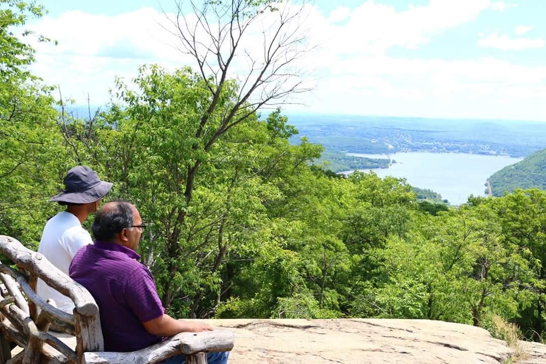 চন্দ্রাহত রাত আর গ্রে হাউন্ডে চেপে ওয়াশিংটন ডিসির পথে