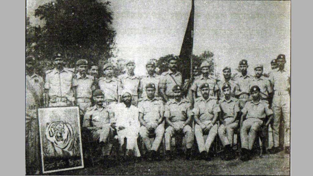 ছবি: সাদা পাঞ্জাবি পরা দেওয়ানবাগী