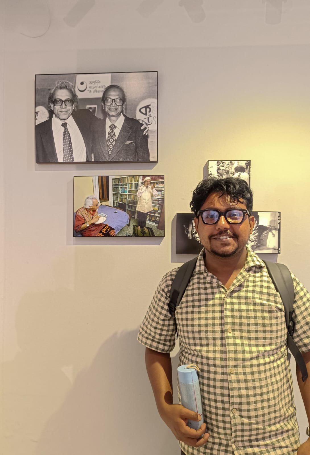 বিখ্যাৎ সেই ছবির সঙ্গে রায়হান রাহিম। ছবি: হুমায়ূন শফিক