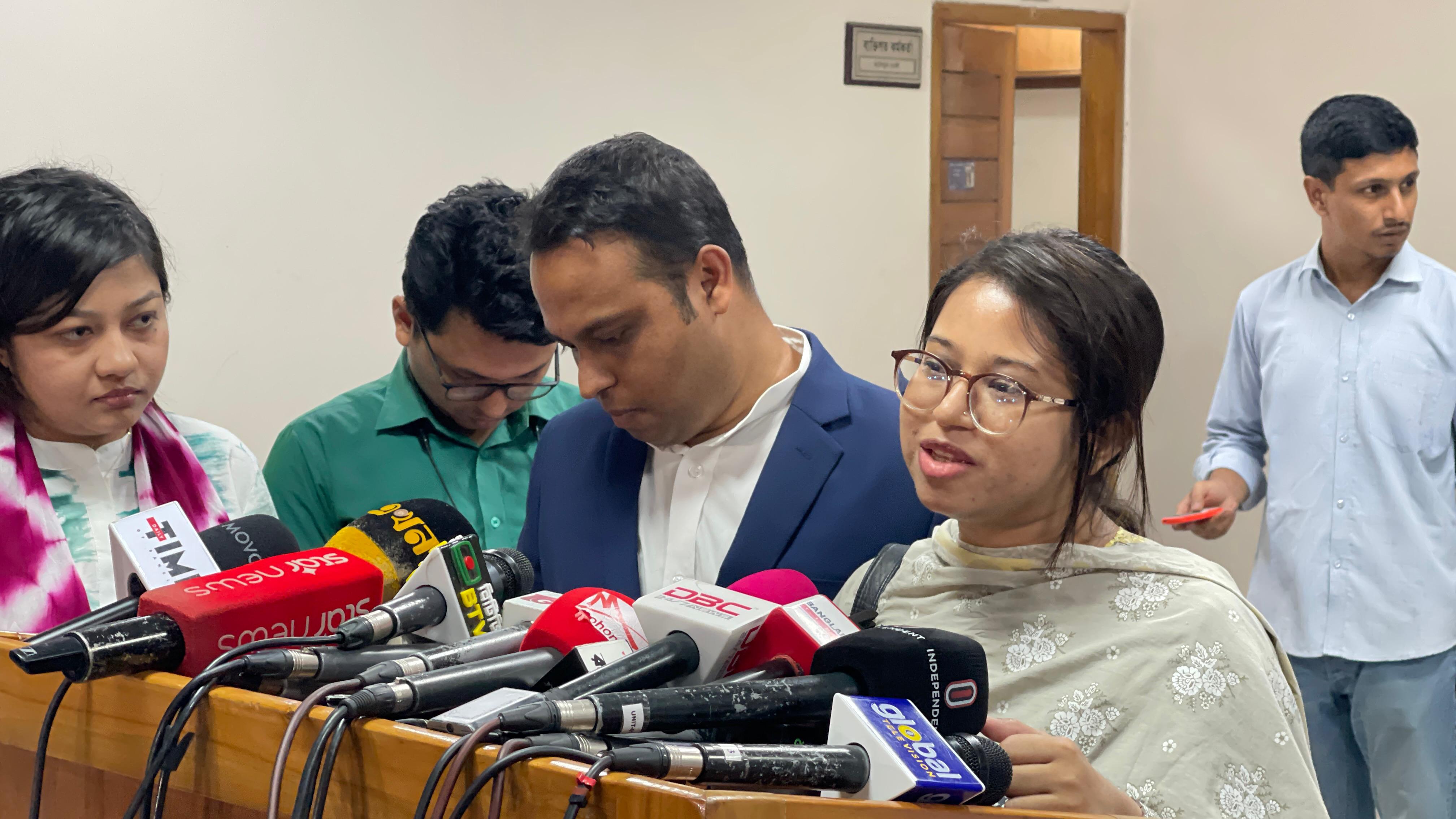 কথা বলছেন মনিরা শারমিন। স্ট্রিম ছবি