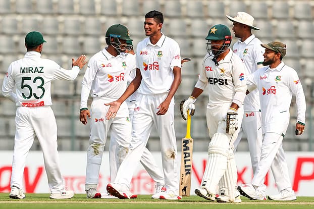 তাইজুল-নাহিদের দারুণ বোলিং, ২৩২ রানে থামল পাকিস্তান