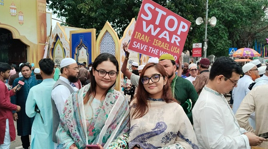 জাতীয় ঈদগাহে এবার নারীদেরও ব্যাপক উপস্থিতি ছিল। স্ট্রিম ছবি