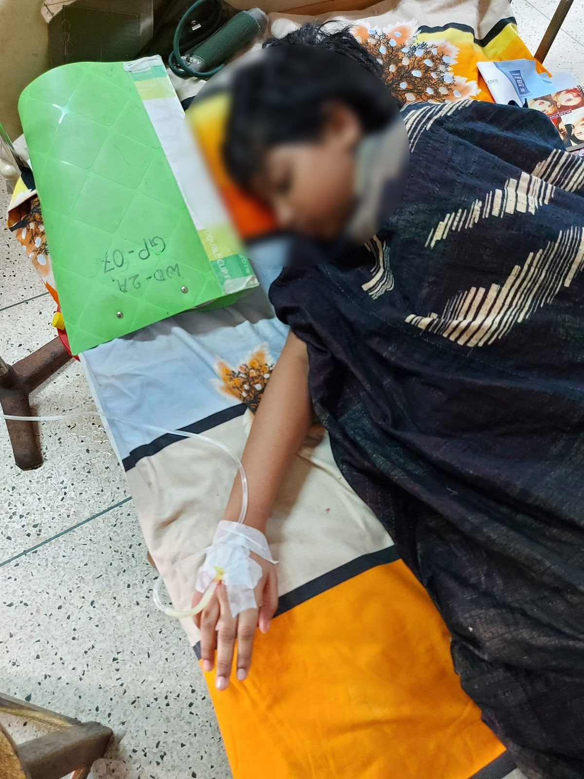 ডেঙ্গুতে আক্রান্ত হয়ে ডিএনসিসি হাসপাতালে ভর্তি এক শিশু। ছবি: সংগৃহীত
