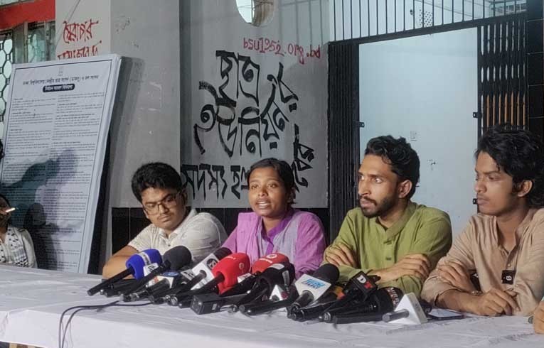 শিবিরের বিরুদ্ধে রিটকারীকে ‘গণধর্ষণের হুমকির’ অভিযোগ