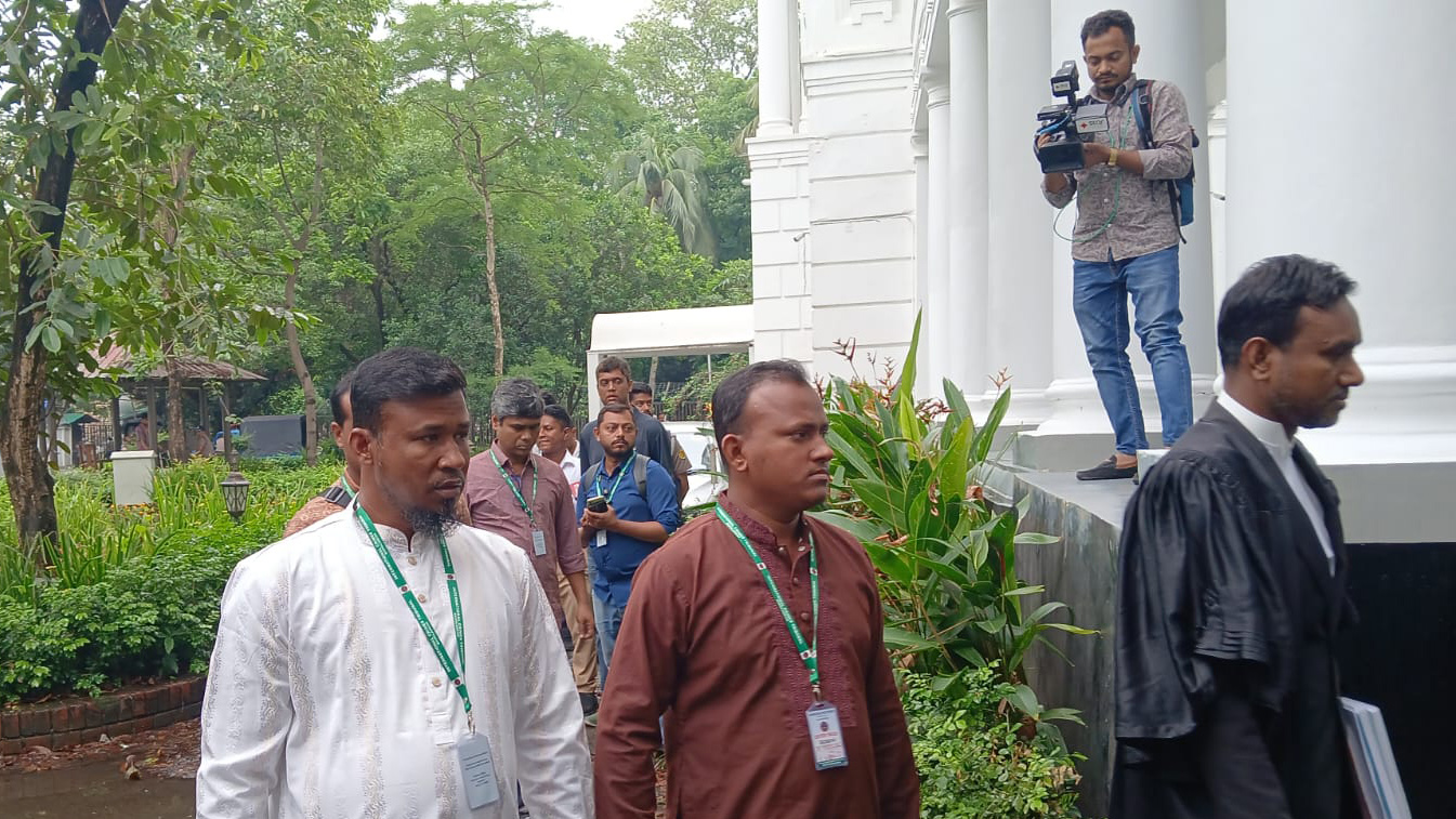 শহীদ আবু সাঈদ হত্যা মামলার রায় শুনতে আন্তর্জাতিক অপরাধ ট্রাইব্যুনালে এসেছেন তাঁর পরিবারের সদস্যরা। স্ট্রিম ছবি